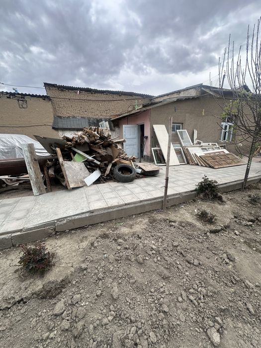 Продаются доски, линолеум , двери, рамы