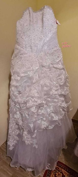 Свадебные платья и аксессуары