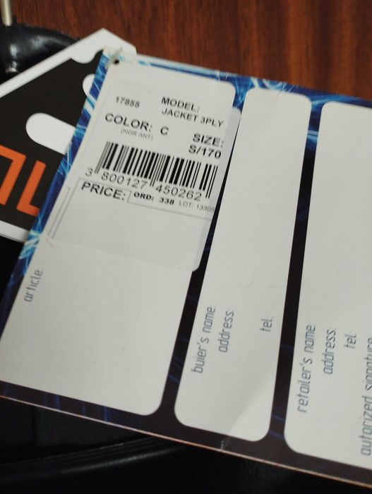 Яке Rav 4.Топли шапки по 10 лв за брой.