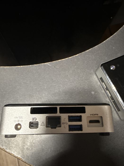 MiniPC Intel NUC i5 5gen 8g 256g m2 win10pro