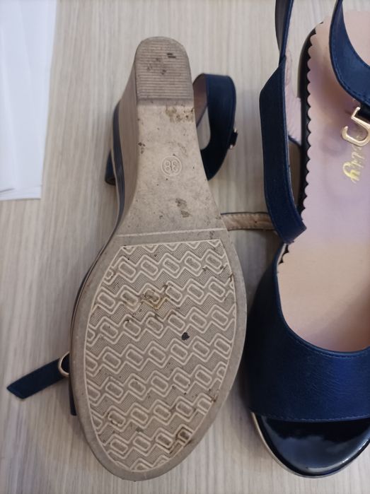 Босоножки размер 38  состояние почти новое