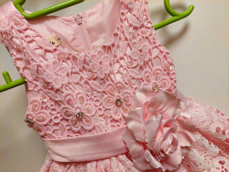 Рокля Красавицата и звяра и розова рокля