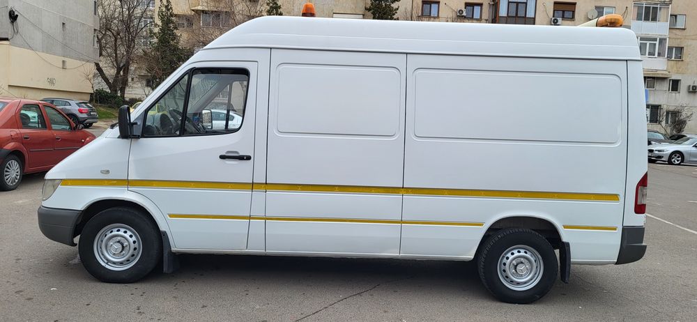 Mutări servici de Transport Debarasări Evacuare Alocări Dubă Microbuz