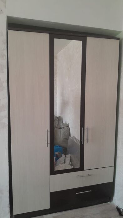 Шифоньер жақсы ұзындығы 2 м, ені 130 см