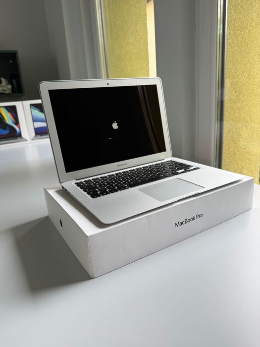  MacBook Air 13", Early 2015 1.6 GHz Intel Core i5, 8GB 256GB - A1466