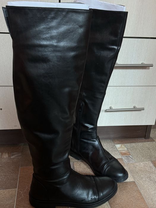 Черни Ботуши