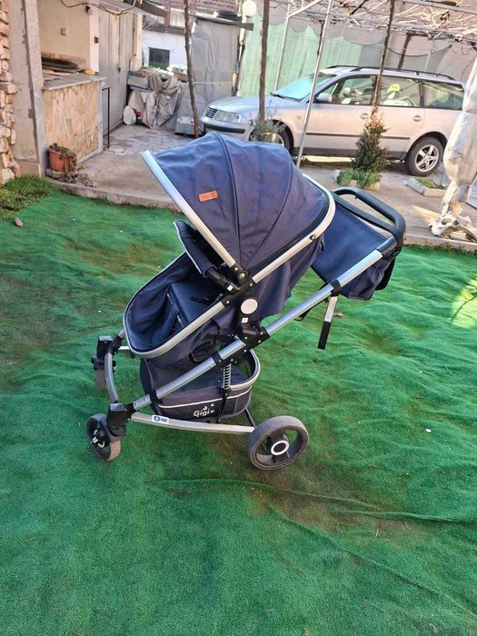 Продавам комбинирана детска количка в отлично състояние