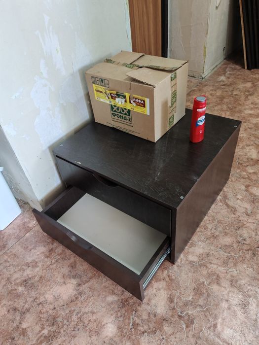 Продам Тумбочки и зеркало!