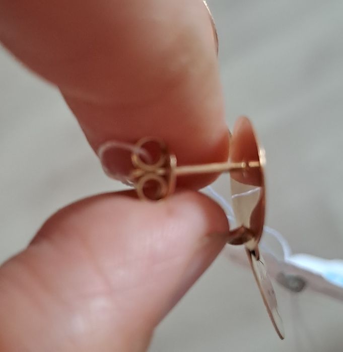 Продам новые, золотые сережки.