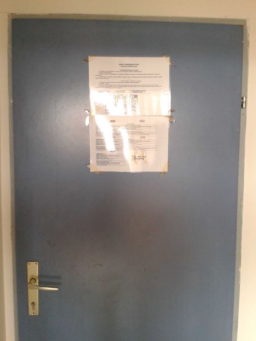 Интериорни врати с метална каса