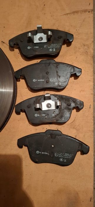 Комплект предни дискове и накладки Форд Мондео 4