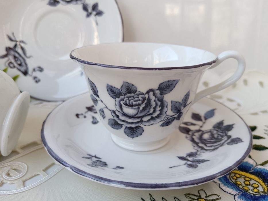 Шведски порцеланов комплект кафе за двама, декор черна роза