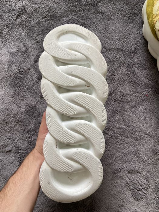 Versace chain reaction