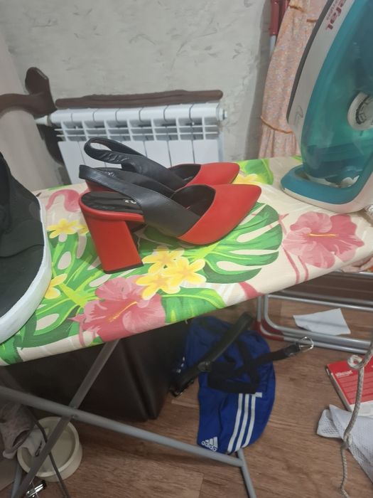 Продаю туфельки женские