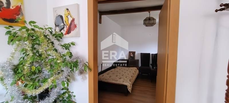 Къща с двор в Студен кладенец