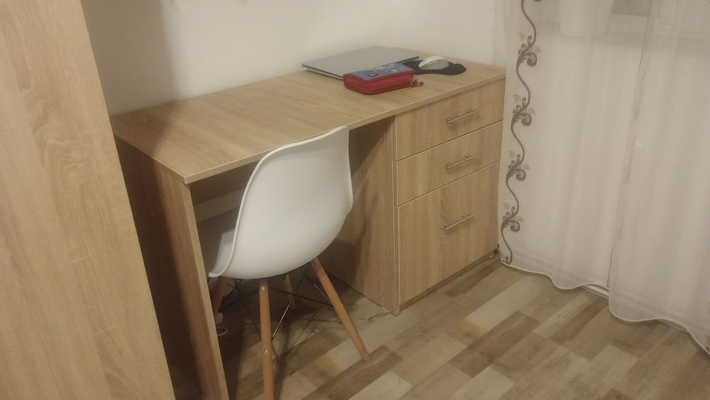 Realizez lucrări de tâmplărie