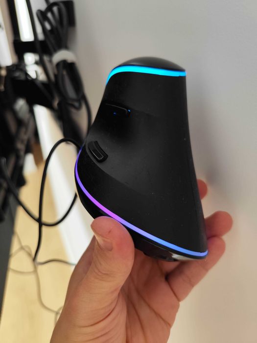 Вертикална мишка delux RGB