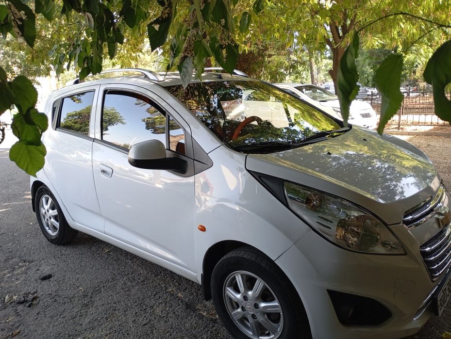 SROCHNIY Spark sotiladi