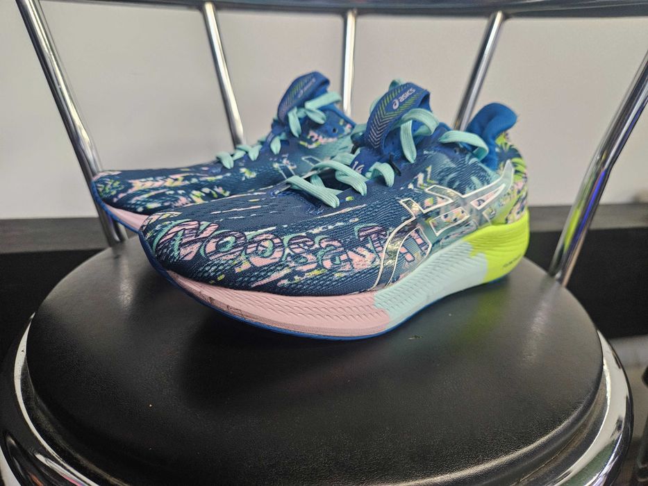 Дамски маратонки ASICS NOOSA
