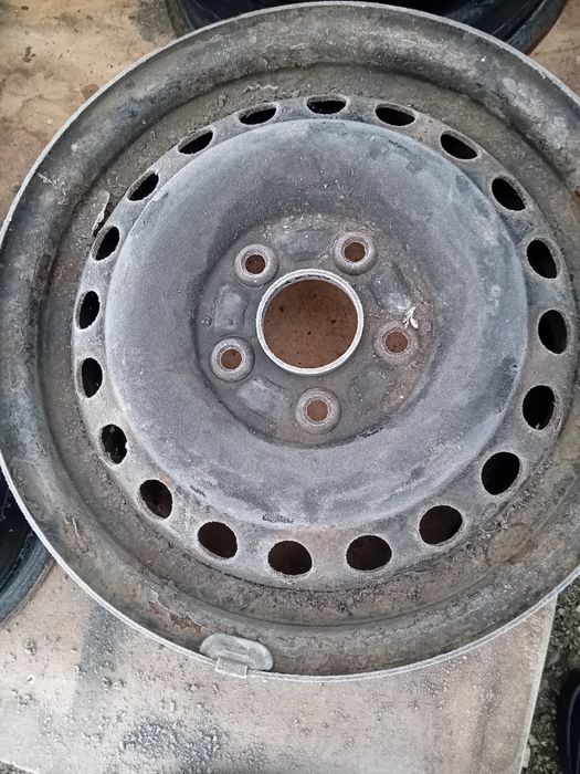 Vând set 4 jante R 15 renault nu au defecte