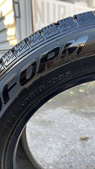 Зимни шына срочна сотилади