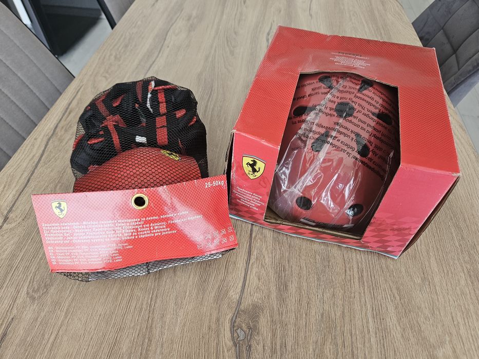 Детска каска Ferrari за тротинетка и скейтборд, S размер и наколенки