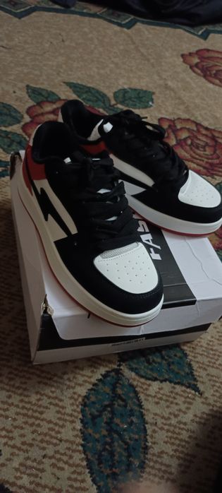 Продам зимние кроссовки, носил полдня