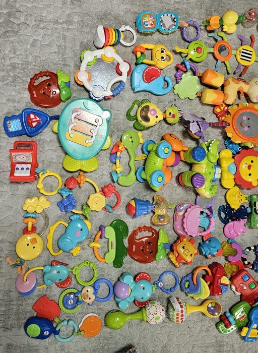 Лот бебешки детски дрънкалки,залъгалки,гризалки Fisher price