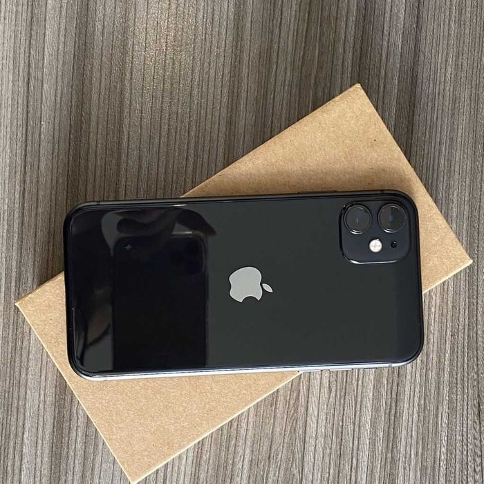 Vand Iphone 11 negru 128GB