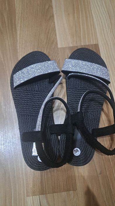 Блестящи  сандали