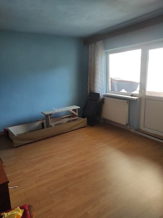 Vând apartament 4 camere decomandat