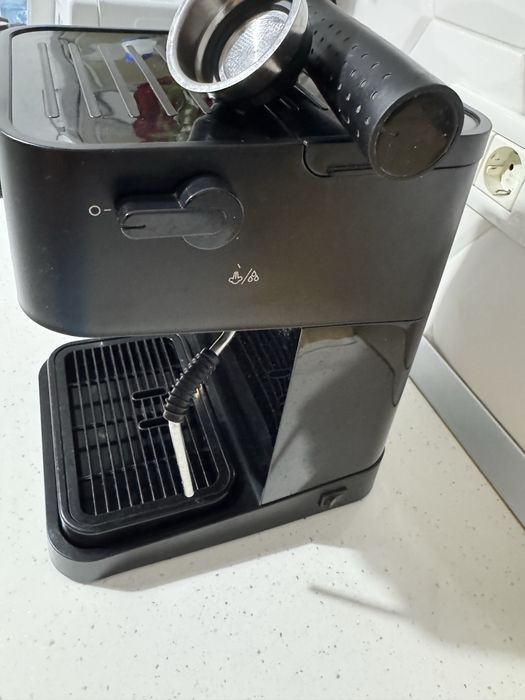 Espressor Delonghi cu spumare lapte