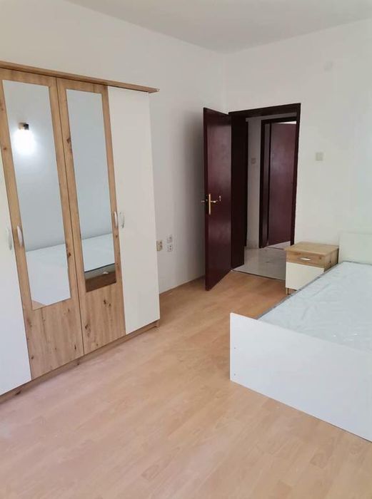 Тристаен апартамент в ж.к. Хаджи Димитър.