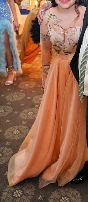 Официялна рокля за всички поводи