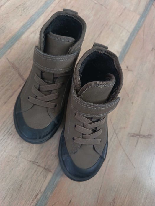 Детски боти на марката h&m.Нямат никакви забележки, като нови са