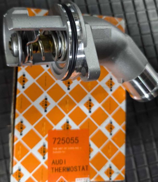 Audi A4 A6 A8 3.0 бензин 725055 NRF термостат с корпус ЧИСТО НОВ