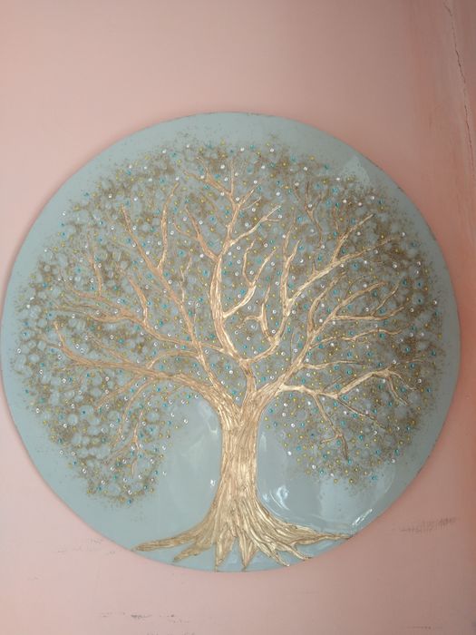 Денежное дерево на дереве