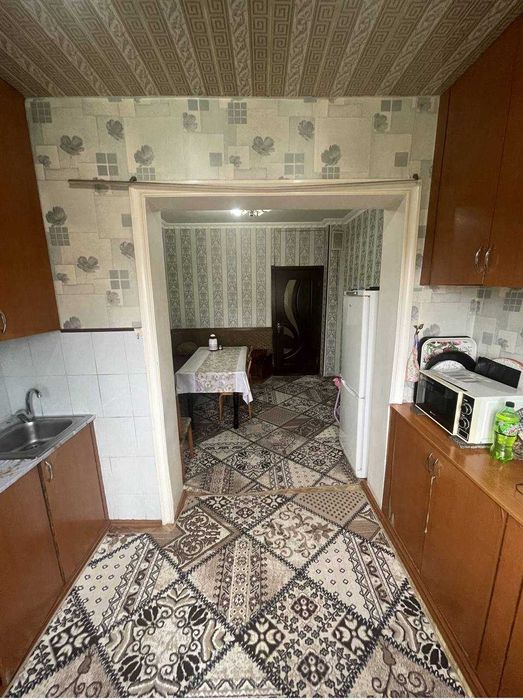 Uy sotiladi sergeli sputnik-16 7-dom Srochnaa 4 xona  83.000