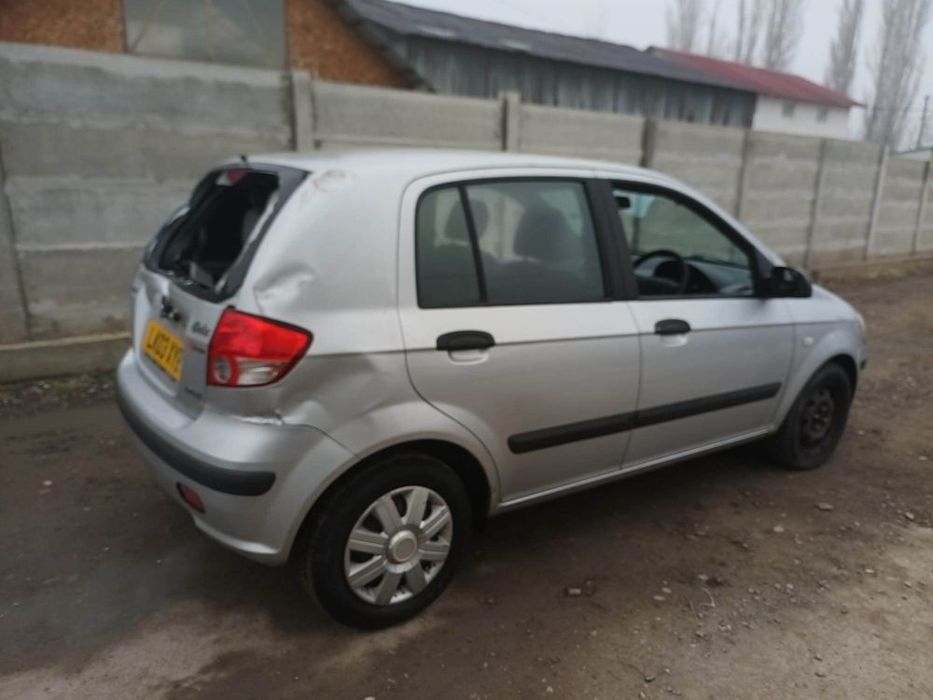 Dezmembram Hyundai Getz 1.3 B usa fata dreapta/usa spate dreapta/bara spate