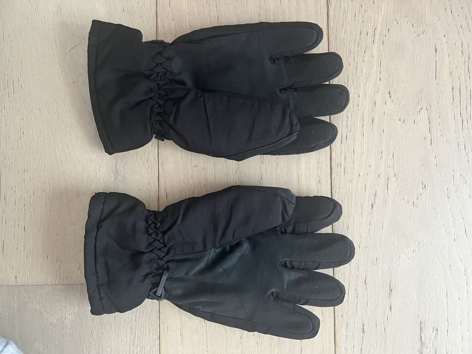 Ски каска размер М с подарък ски ръкавици