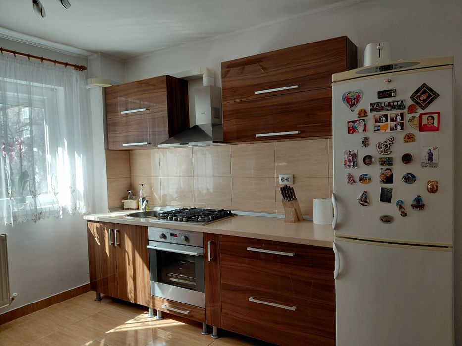 Mobila bucatarie cu fete mdf lucios