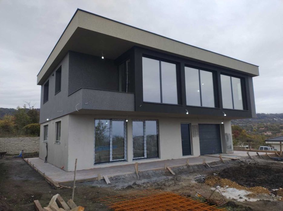 БЕЗ КОМИСИОНА двуетажна къща в кв. Изгрев в самостоятелен парцел