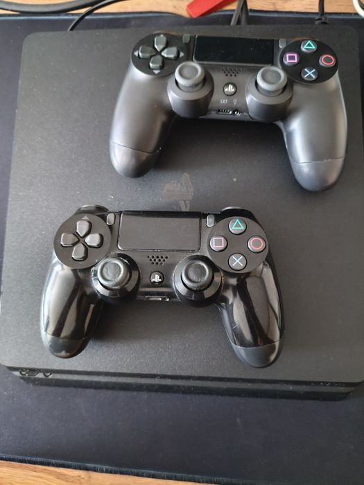 PlayStation 4 Slim 1TB + 2 геймпада + PS Plus Extra