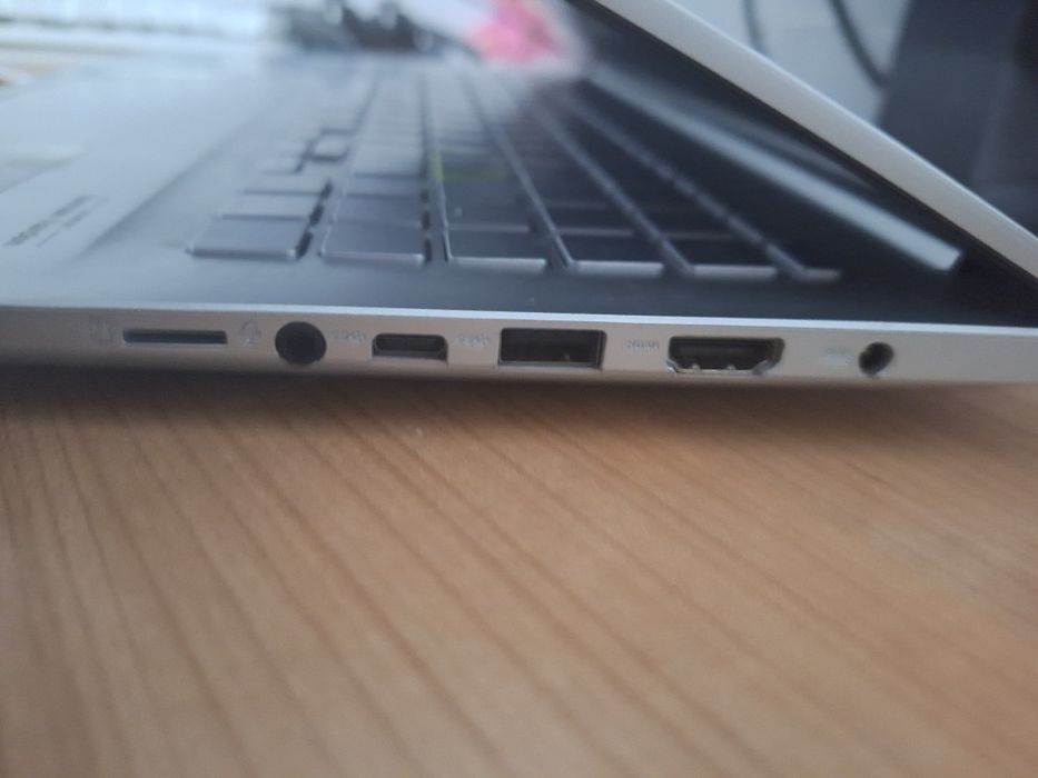 Лаптоп Asus Vivobook 15