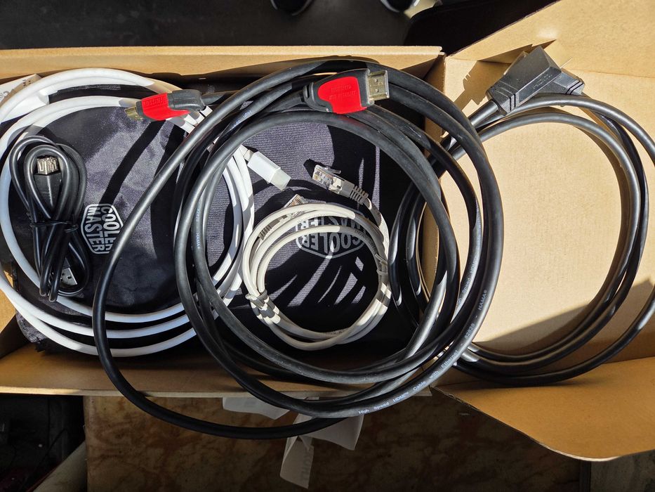 Няколко HDMI кабели