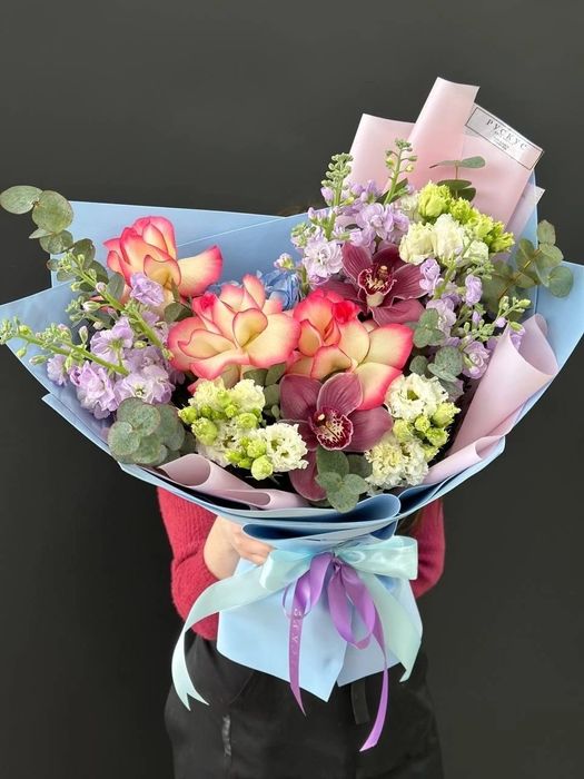 Гвоздики ромашки каллы
