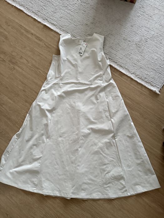 Футьболка и платье Uniqlo