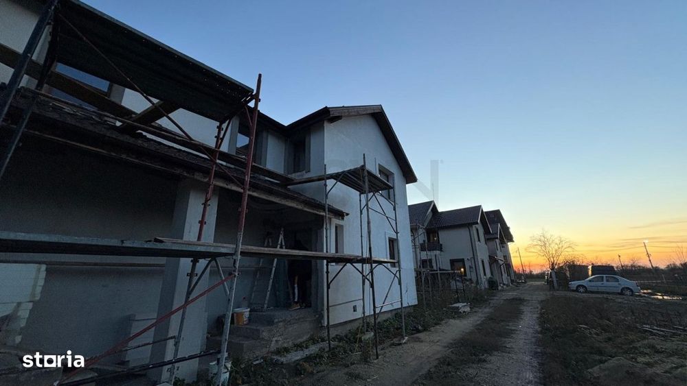 Casa duplex cu 2 locuri de parcare