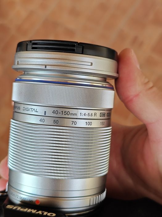 obiectivede kit 14-42, 40-150,  si un  fix panasonic Lumix 25mm f1. 7    ptr mirorless olympus