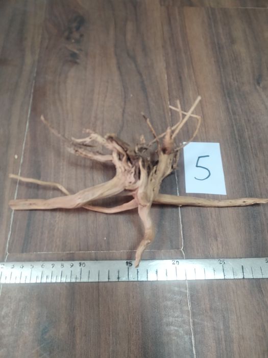 Специализирани аквариумни лампи и корени от азалия